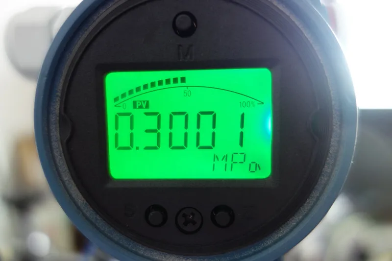 Датчик давления с ЖК дисплеем 200kPa диапазон RS485 MODBUS выход 24VDC напряжение 1/4 'NPT
