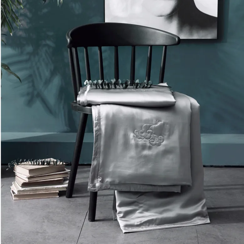 Gray color Шелк тутового шелкопряда для лета одеяло размер королевы 150x210 см 59x82 дюймов 300 грамм кондиционер одеяло 1 шт в продаже - Цвет: Gray color