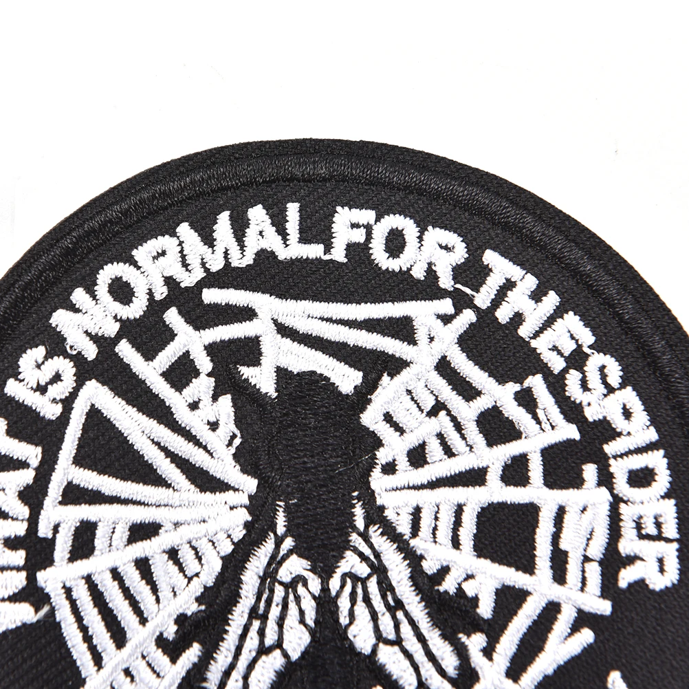 Новая джинсовая куртка с нашивками вышитая нашивка в стиле панк аппликация виде