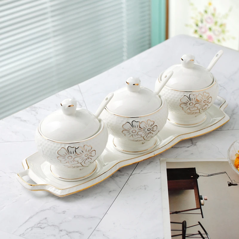 Jingdezhen банка для приправ, Креативные кухонные принадлежности, коробка для приправ, солевой горшок, европейская керамическая бутылка для приправ, комплект из трех предметов - Цвет: C