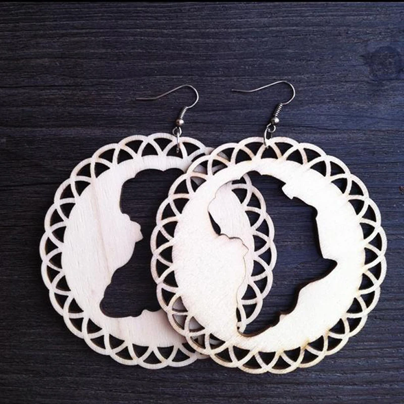 Гравированные круглые ажурные деревянные минималистичные серьги с картой