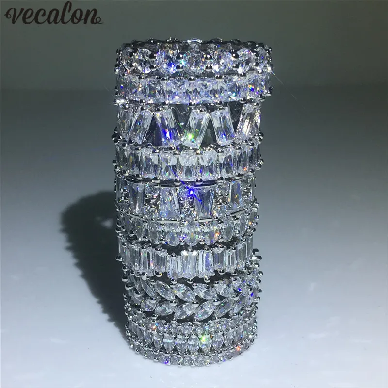 

Женское кольцо из серебра 925 пробы с фианитом