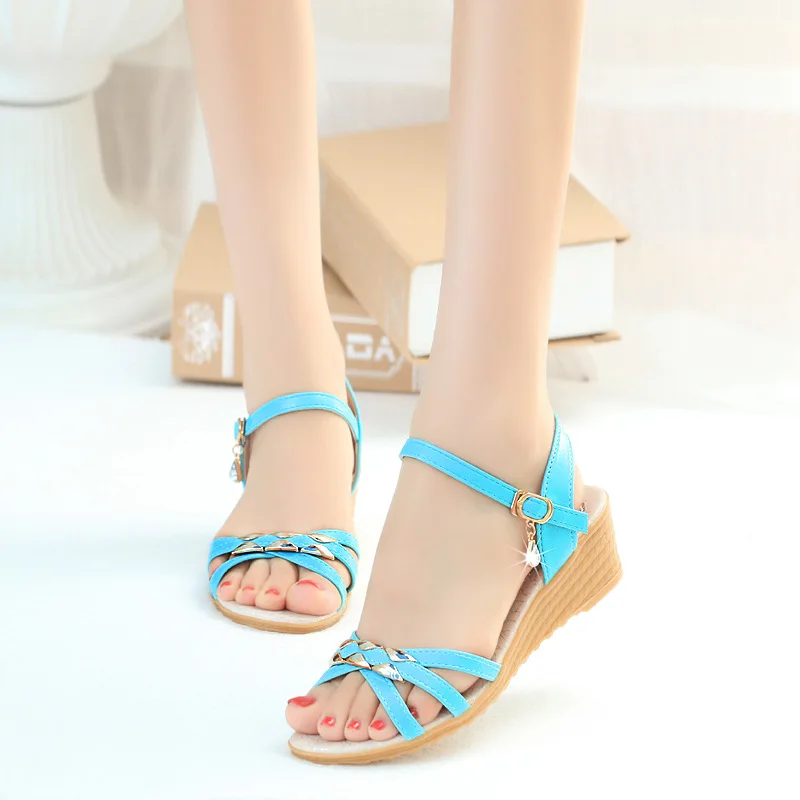 E игрушка босоножки 2019 г. женские модные летние на танкетке пляжные сандалии