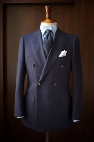 Двубортные костюмы с острыми лацканами 2 предмета (пиджак + брюки носовой платок)