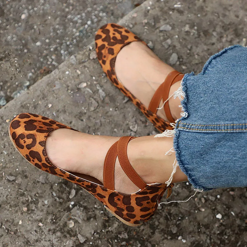 Весенние женские туфли на плоской подошве пикантные для медсестры с