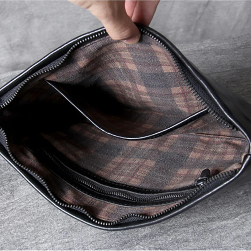 AETOO Simple Retro head cowhide large capacity hand bag leather casual envelope |