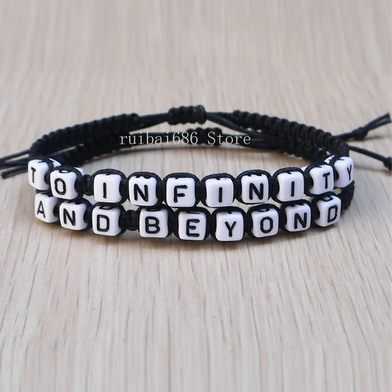 Комплект браслетов для пар до знака бесконечности и за пределами его ее браслеты