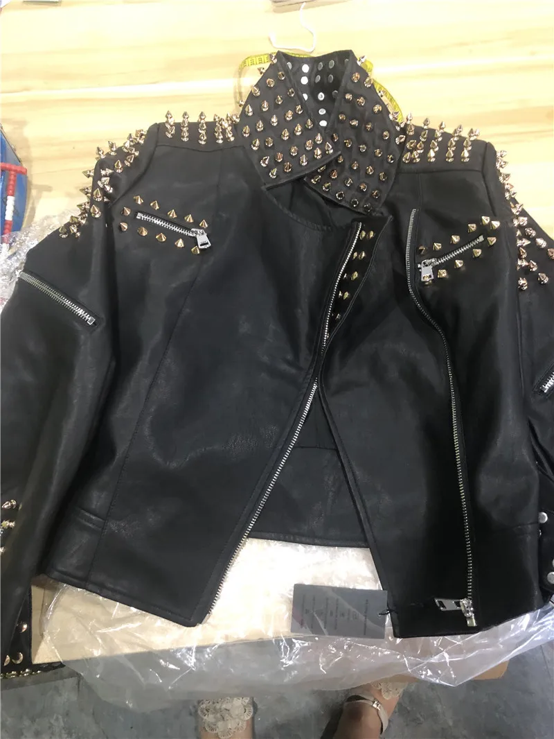 4XL Европейская Осенняя Новая красивая мотоциклетная куртка с заклепками, женская короткая приталенная кожаная куртка с поясом, куртка из искусственной кожи в стиле панк-рок