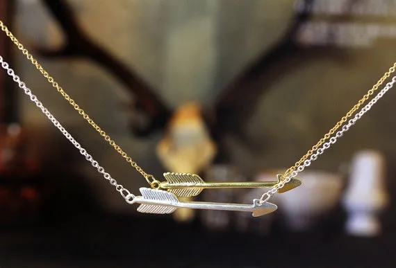 

Trendy style Long Arrow necklaces Blend Color Suitable for men and women