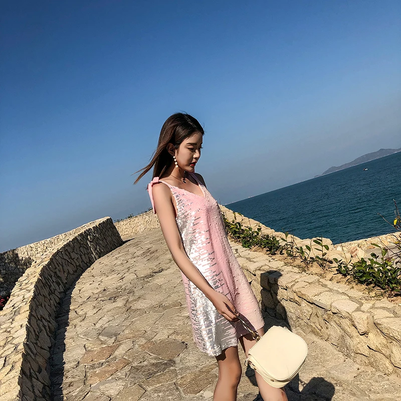 2018 г. летние женские пикантные v шеи лук с погонами розовый Платье блестками