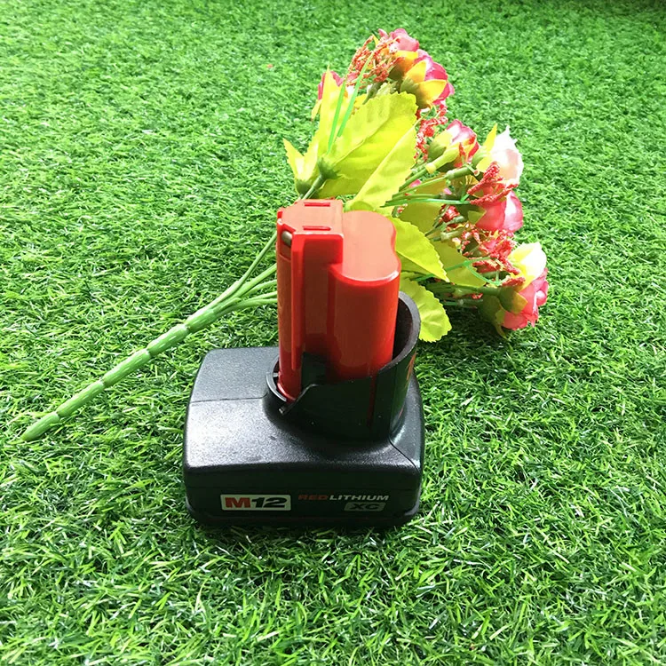 Milwaukee 2470 M12 имеет щеточную литиевую батарею, электрическая для трубы из ПВХ для резки, с батареями 3A, зарядное устройство.(Подержанные продукты