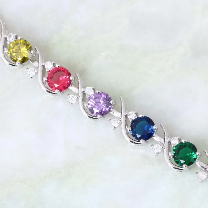 Изысканные браслеты серебряного цвета с разноцветным кубическим цирконием