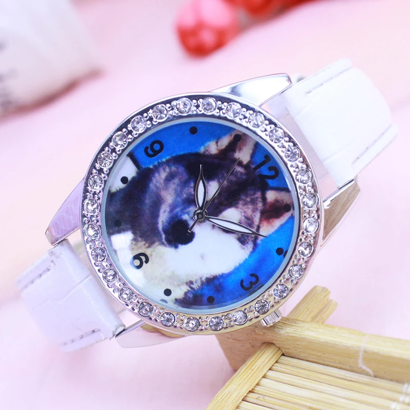 Женские кварцевые часы с кожаным ремешком и кристаллами | Наручные