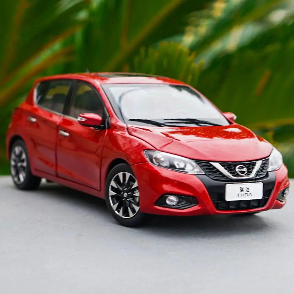 1/18 весы Nissan Tiida хэтчбек Красный литья под давлением автомобилей модельные игрушки, коллекционные