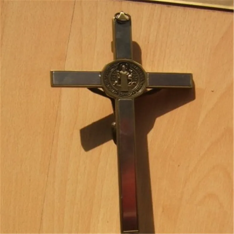 Бог благословит стоя сплав Распятие Иисуса Святой средства ухода за кожей