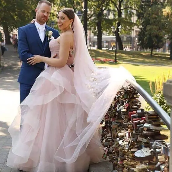New Arrival Sweetheart Neck Tulle Lace Up Long Wedding Dresses 2019 Tiered Ball Gown Sleeveless Floor Length Dress HFY110201 | Свадьбы и
