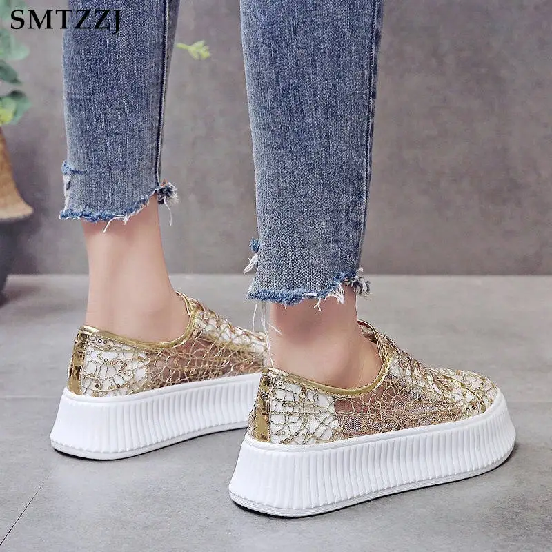 Женские кроссовки в стиле колледж-стрит серебристые золотистые с цветочной