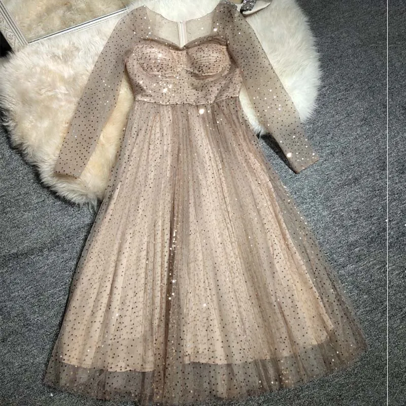 Новое платье для экрана с блестками и средней длины тяжелой