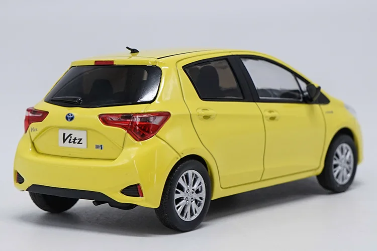Оригинальная фабричная 1:30 toyota VITZ игрушечная машинка из сплава, игрушки для детей, литая модель автомобиля, подарок на день рождения