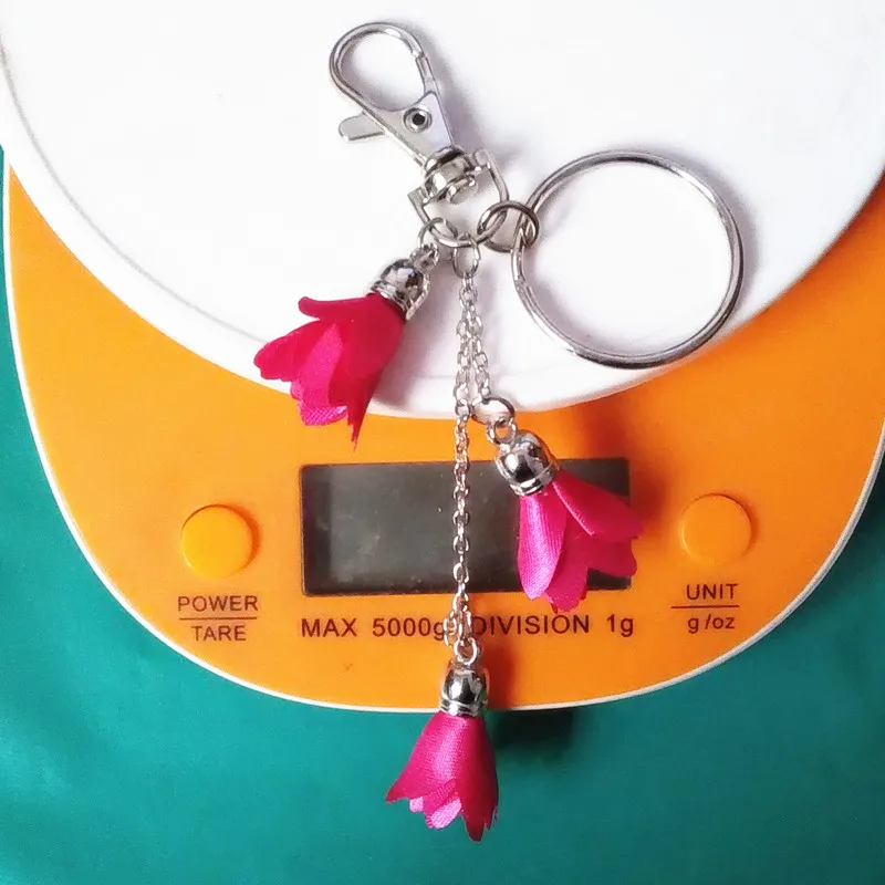 2017New Стиль Серебряная цепочка Шелковый цветок сумка с помпонами брелок для