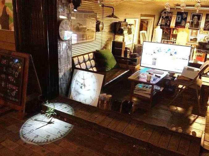 LED Аналоговый Проекция Настенные Часы Холодный Свет Луча Виртуальный Тень