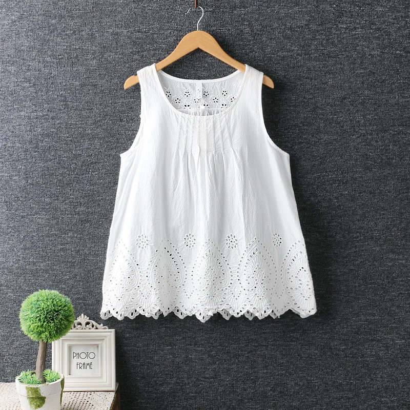Small fresh retro hollow embroidery sleeveless tank shirt top 2018 new mori girl |