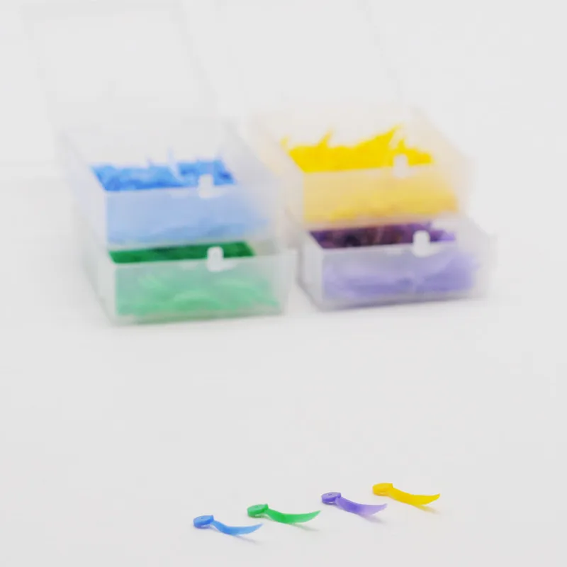 Стоматологический одноразовый пластиковый клиновидный с отверстием 4 размера