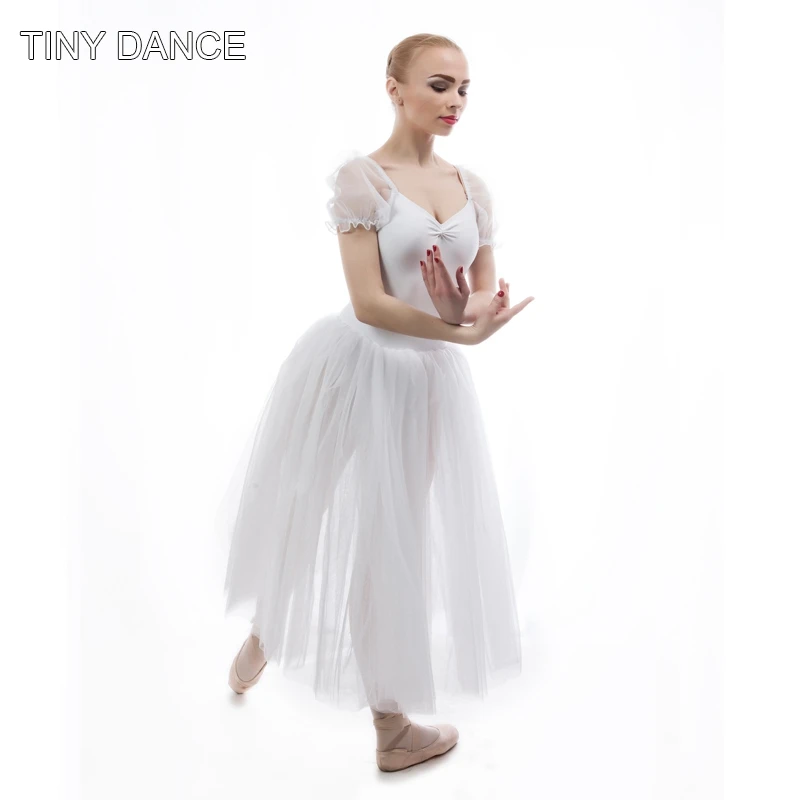 Длинное романтичное белое платье-пачка с пышными короткими рукавами 5 слоев