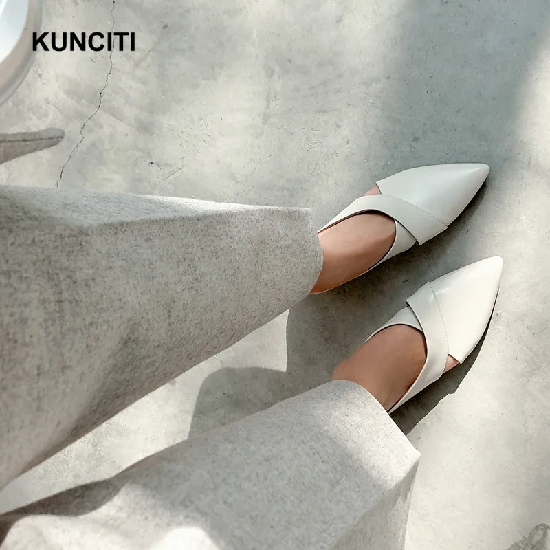 Г., KUNCITI/Летняя повседневная обувь из натуральной кожи для улицы женские шлепанцы с острым носком и вырезами Модные шлепанцы на низком каблуке в Европейском стиле, T986