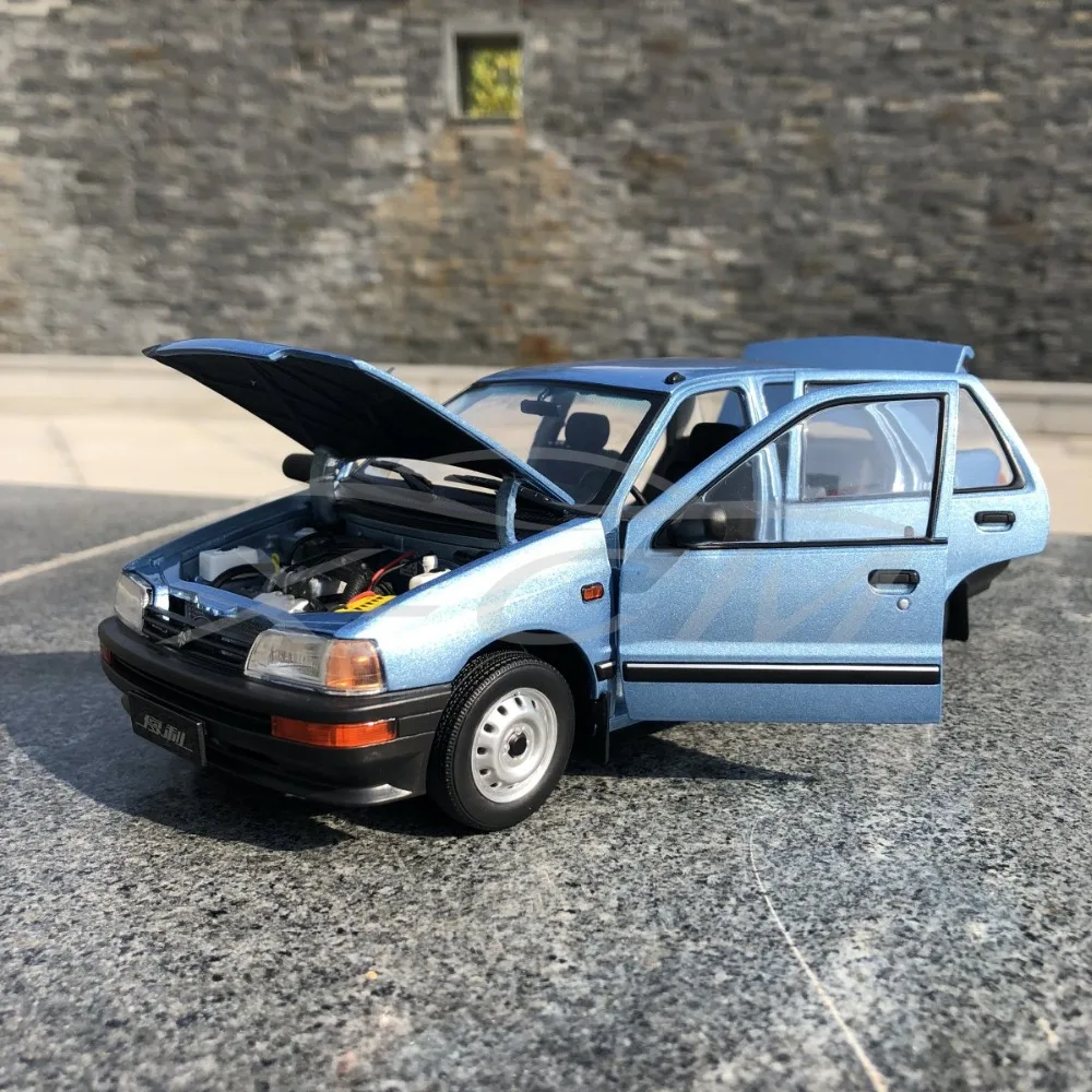 1:18 литая модель автомобиля Yiqi Chinese Tianjin Xiali TJ7100 седан (синий) + маленький