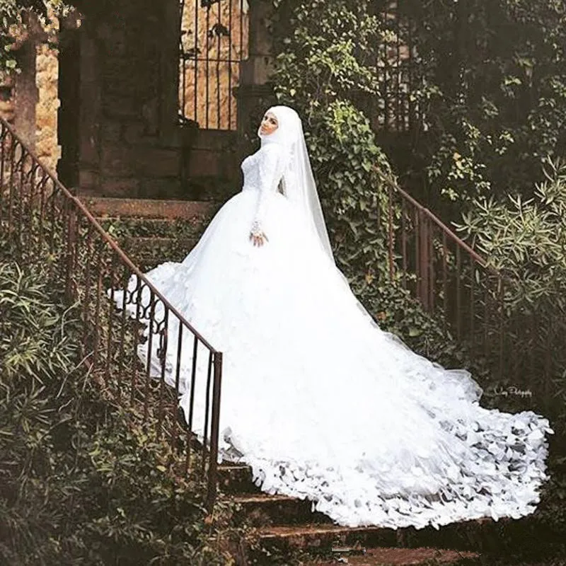 

Белое свадебное платье со шлейфом в стиле Саудовской Аравии, элегантное очаровательное свадебное платье с длинным рукавом, платье для неве...