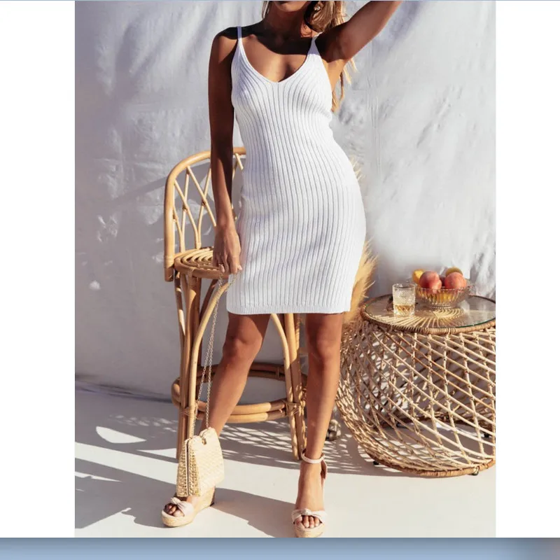 Женское трикотажное платье без рукавов однотонное Короткое облегающее с v