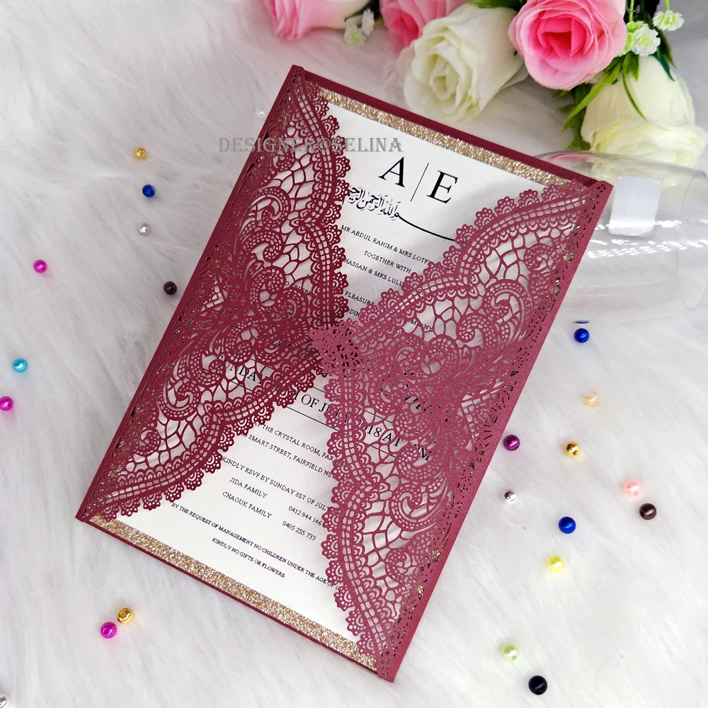 Свадебные приглашения бордового цвета с розовым золотым блестящим низом и