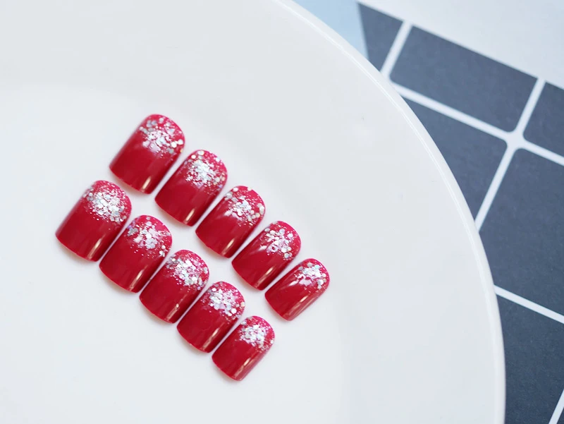 Элегантные накладные ногти с красным блеском 24 шт./компл.. Короткие квадратной