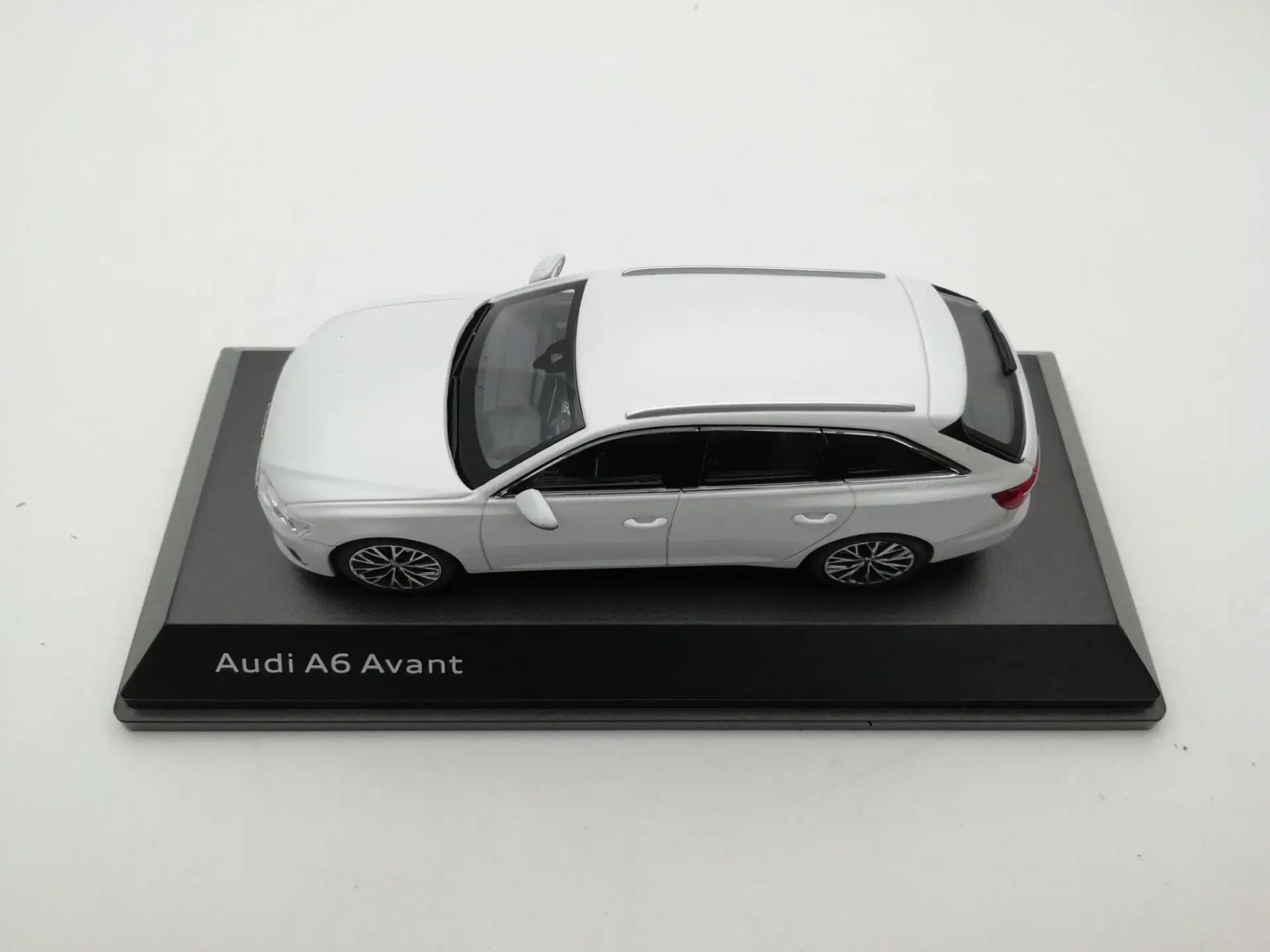 Оригинальная фабрика 1:43 Au di A6 Avant игрушечный автомобиль из белого сплава игрушки