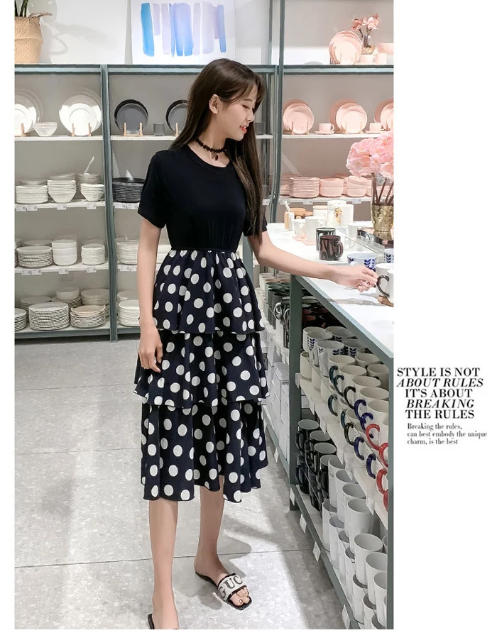 Французское винтажное платье в горошек белое черное с принтом облегающее