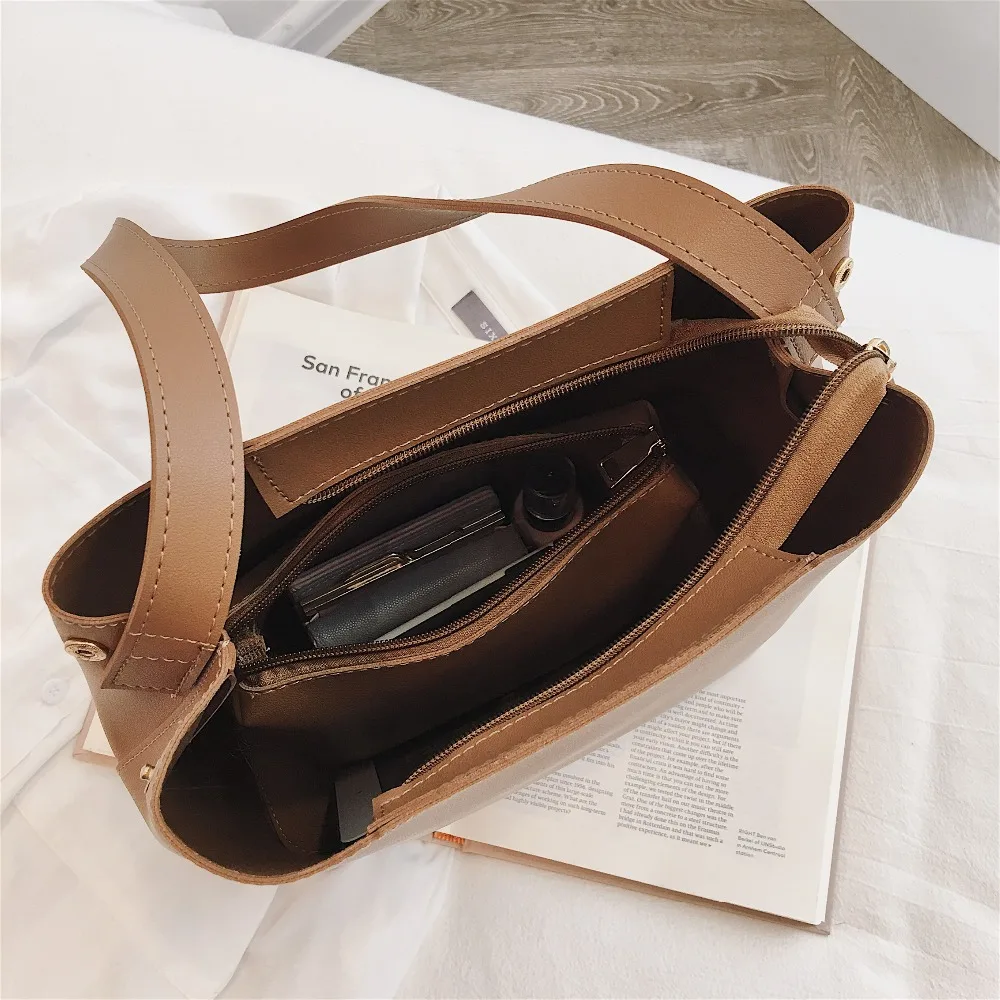 Женская сумка мешок на плечо большая вместительность Ретро стиль матовая