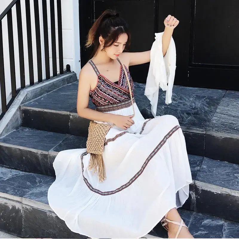 Шифоновые длинные платья без бретелек с открытыми плечами и разбитыми цветами