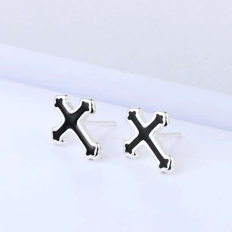 925 Щепка Корея стиль крест черный Глазурь серьги стержня маленьких друзей atjmlady