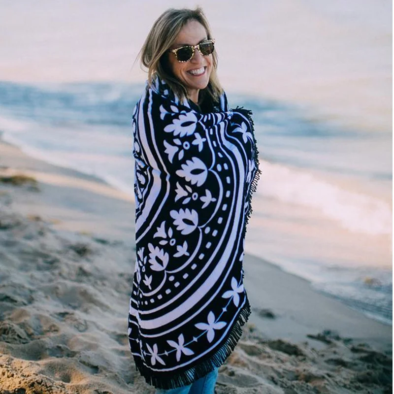 Стильное новейшее 2017 черное с кисточками белое цветочным принтом богемное