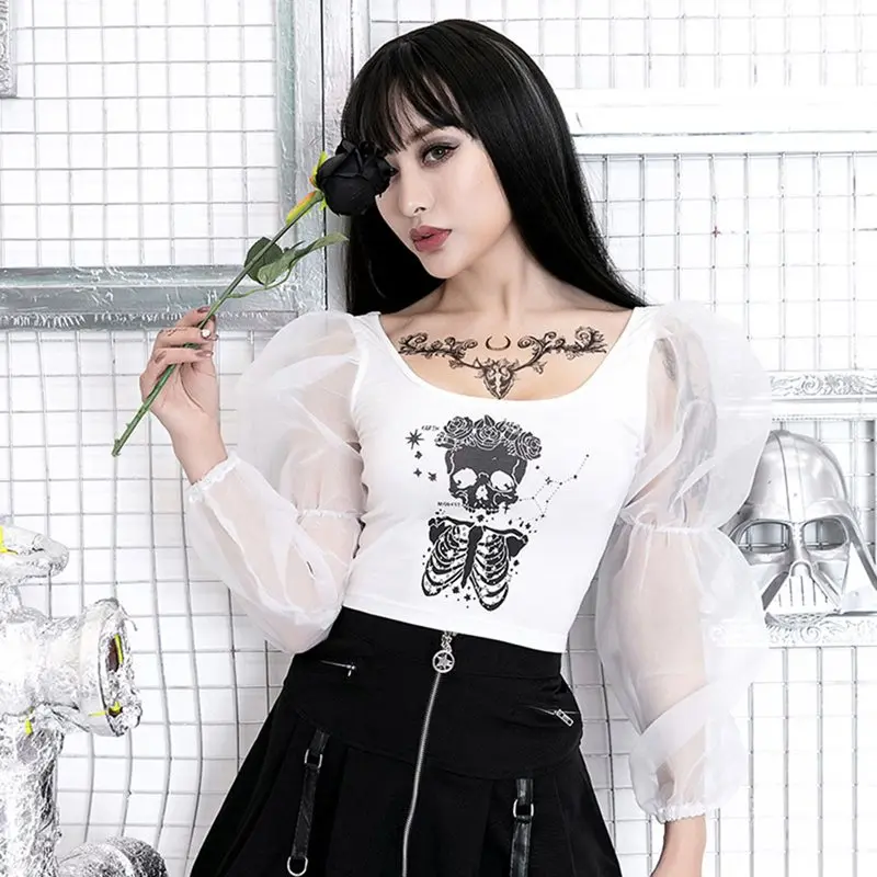 Женская укороченная блузка с принтом в готическом стиле белая облегающая