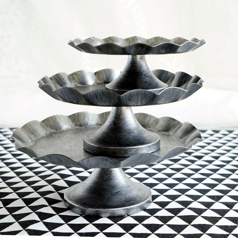 Винтажные подставки для тортов серебряного цвета с волнистым узором поднос