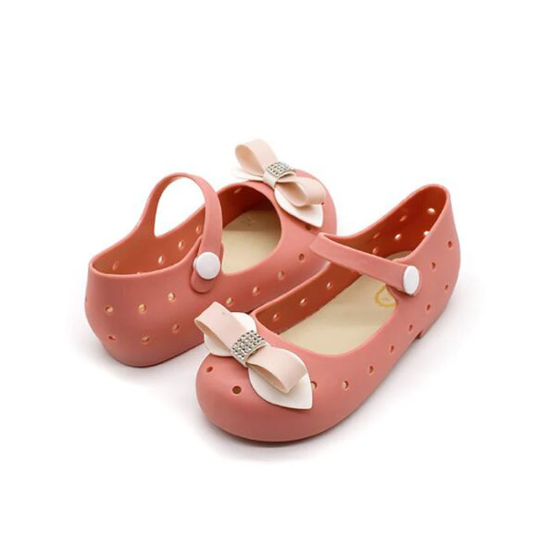 2018 сандалии для девочек новые туфли из мягкой кожи и ПВХ на Плоском Каблуке