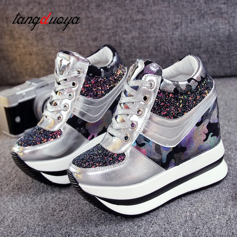 Женская обувь на танкетке увеличивающая рост весну и осень 2019|Женские кроссовки