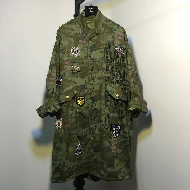 Женское камуфляжное платье с заклепками и цветочным принтом Длинная ветровка