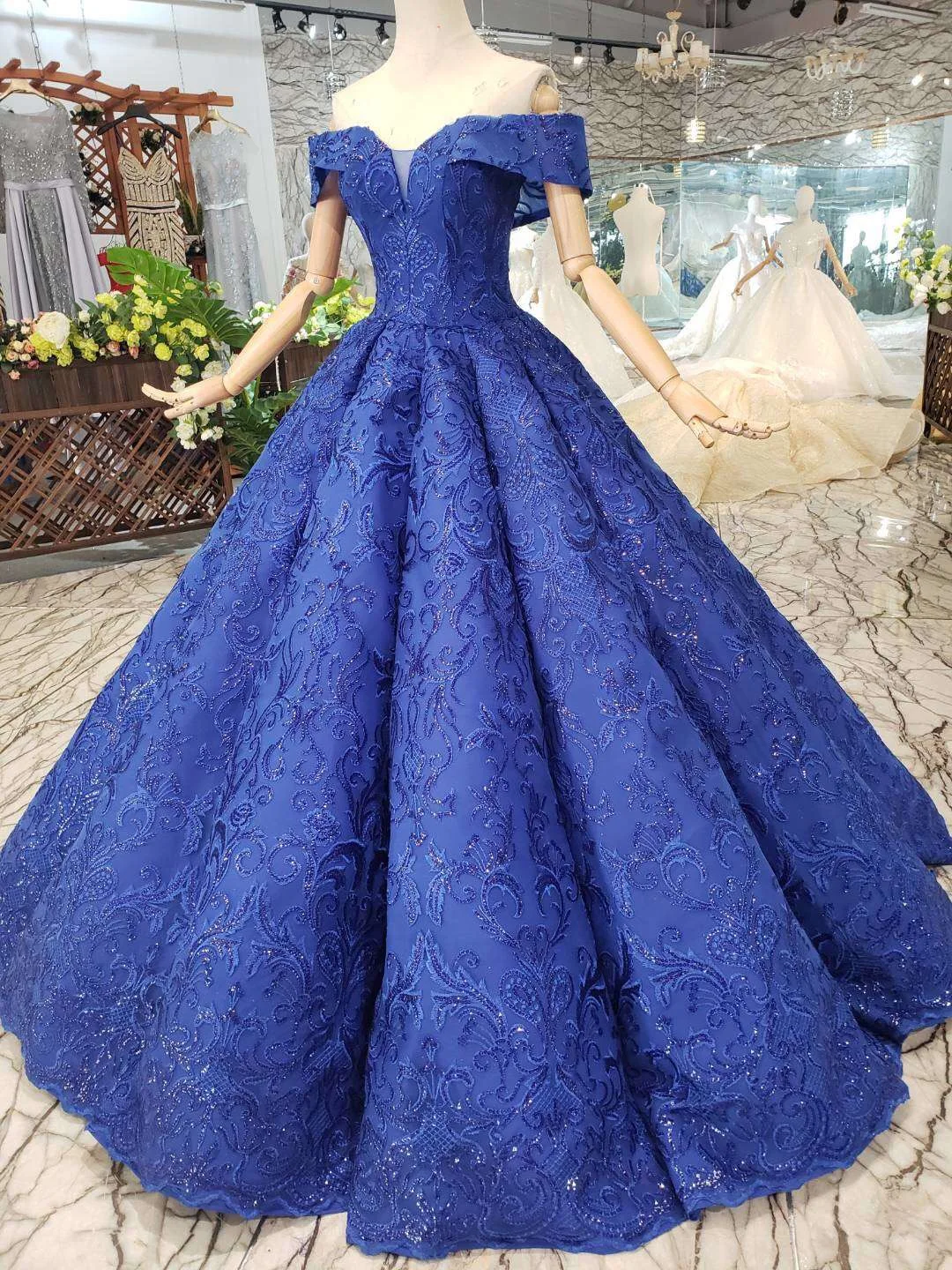 Sweetheart Royal Blue Off The Shoulder Stuting Prom Gown Sequins Ball Gown Luxurious Lace Waves Big Skirt Formal Prom Dresses