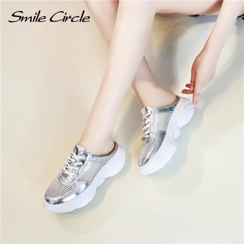 Белые туфли на плоской подошве со смайликом коллекция 2019 года сезон весна-лето