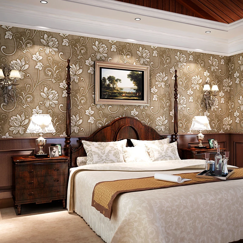 Обои из нетканого материала с рельефным рисунком в виде бабочек и цветов |