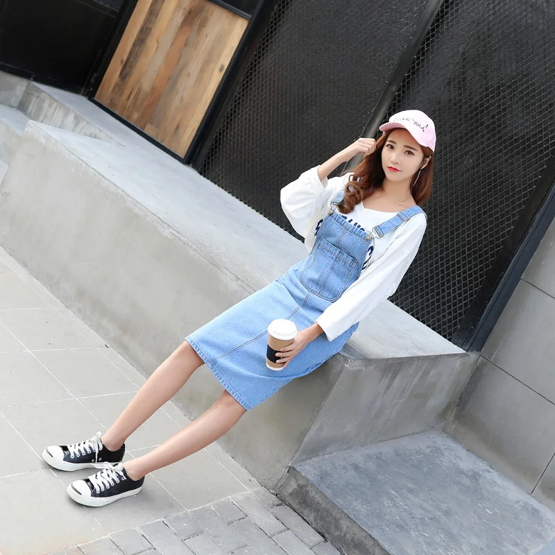 Джинсовое платье до колен в Корейском стиле для женщин однотонное на бретельках