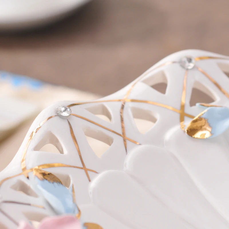 

European high-end ceramic fruit fruit plate are carved large living room decoration Home Furnishing fruit plate